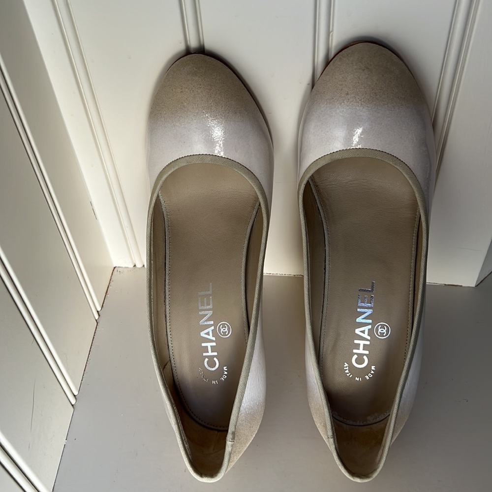 CHANEL White Suede Ombre Pumps Size 38.5 - Picture 10 of 15